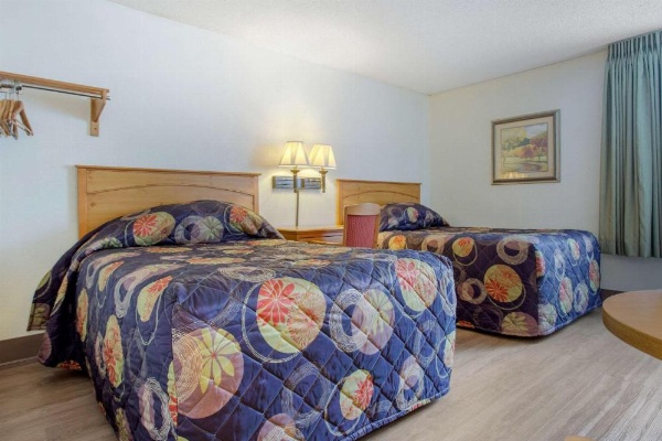 Rodeway Inn Asheville image 10