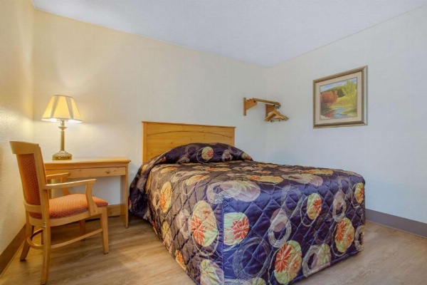 Rodeway Inn Asheville image 18