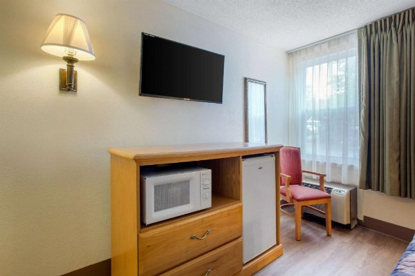 Rodeway Inn Asheville image 19